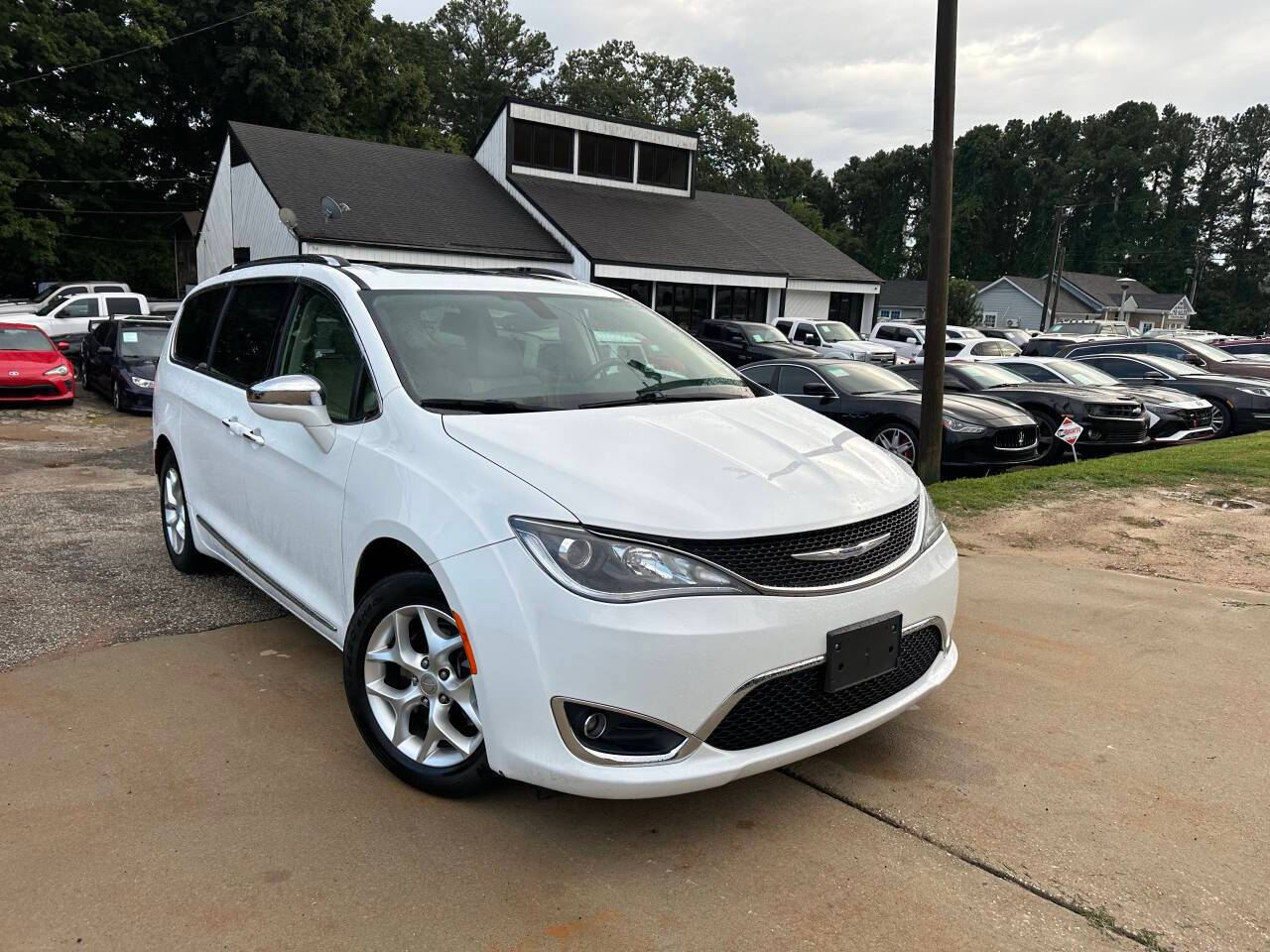 2020 Chrysler Pacifica Limited — Minivan — 122,153 mi — Snellville, GA