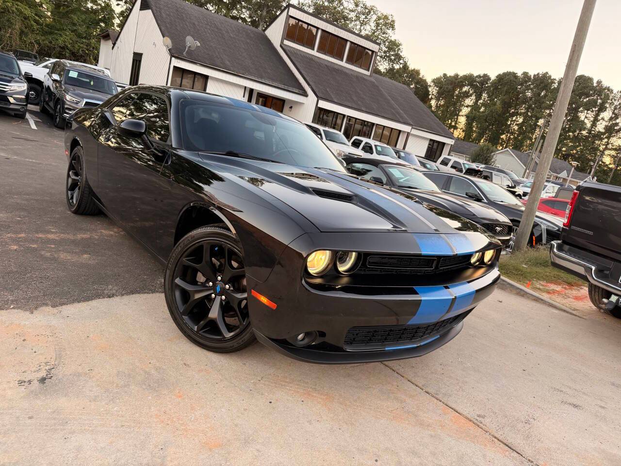 2020 Dodge Challenger SXT — Coupe — 128,304 mi — Snellville, GA