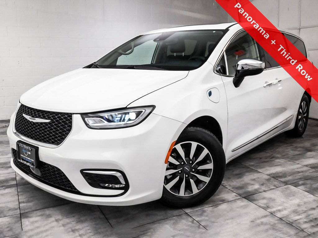 2023 Chrysler Pacifica Hybrid Limited — Minivan — 42,610 mi — North Brunswick Township, NJ