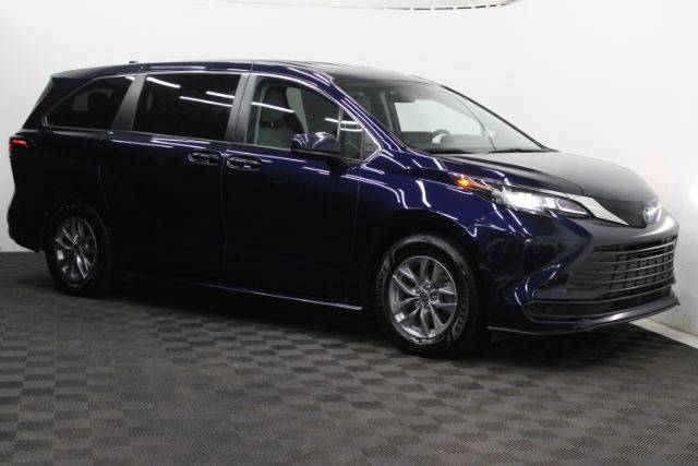 2022 Toyota Sienna LE — Minivan — 112,633 mi — Chantilly, VA