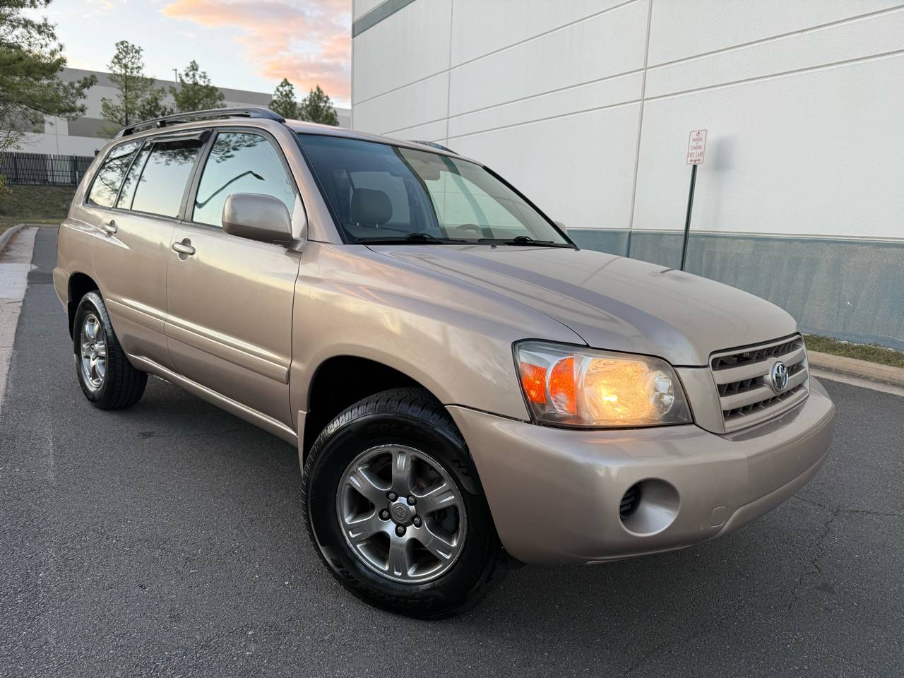 2005 Toyota Highlander Base V6 — SUV — 128,986 mi — Chantilly, VA