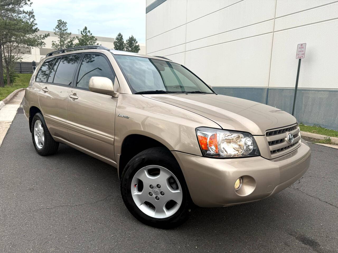 2005 Toyota Highlander Base V6 — SUV — 124,987 mi — Chantilly, VA
