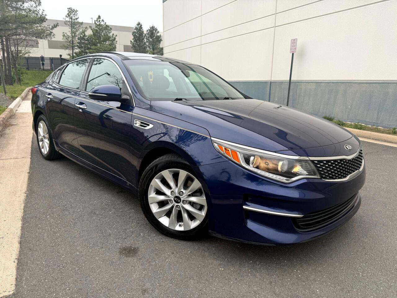 2016 Kia Optima EX — Sedan — 129,626 mi — Chantilly, VA