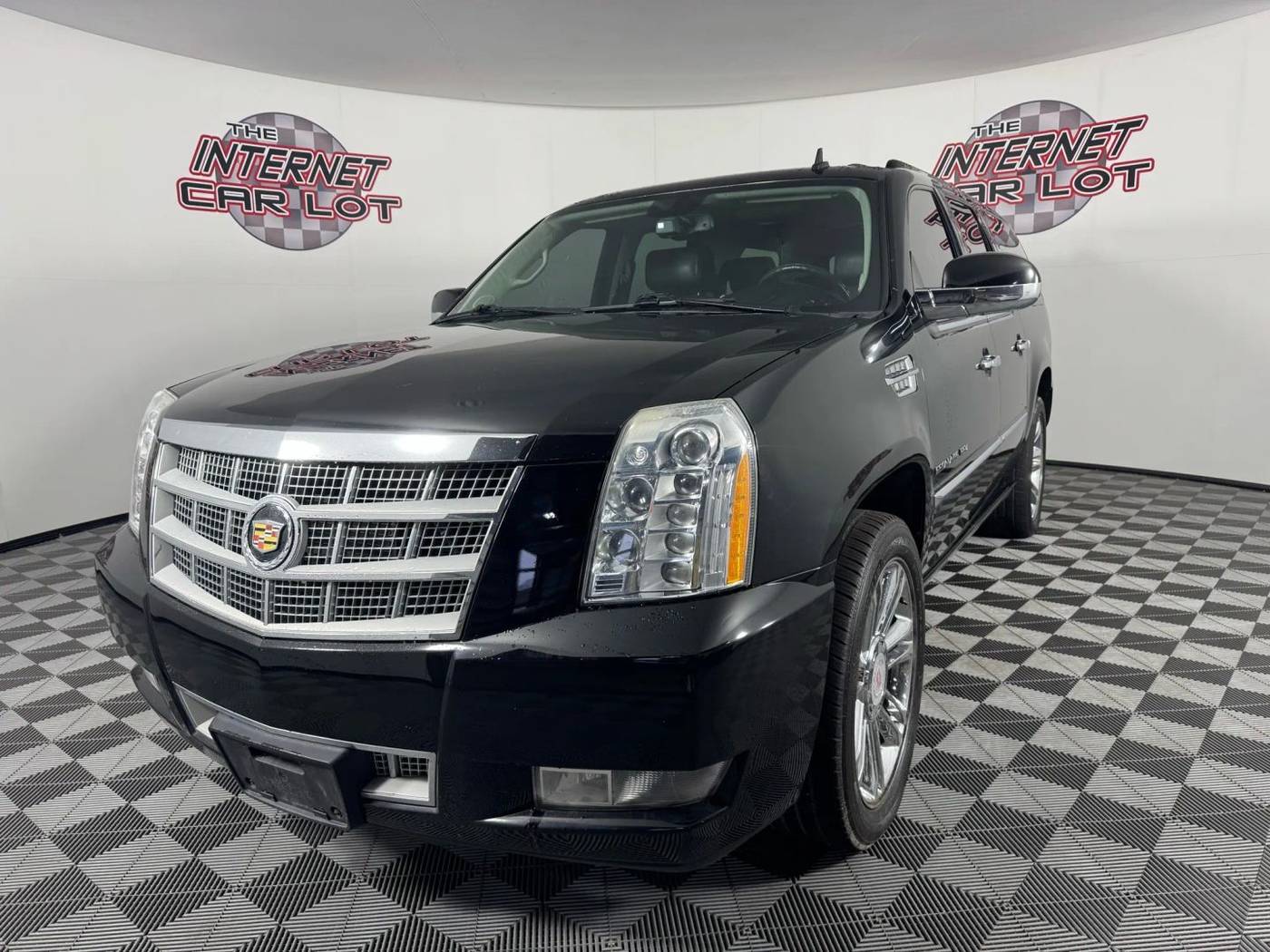 2013 Cadillac Escalade Platinum Edition — SUV — 156,903 mi — Omaha, NE