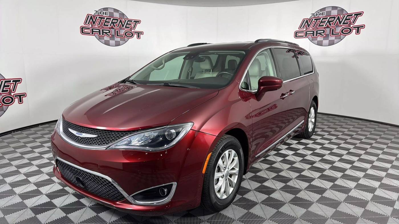 2019 Chrysler Pacifica Touring L — Minivan — 58,300 mi — Omaha, NE