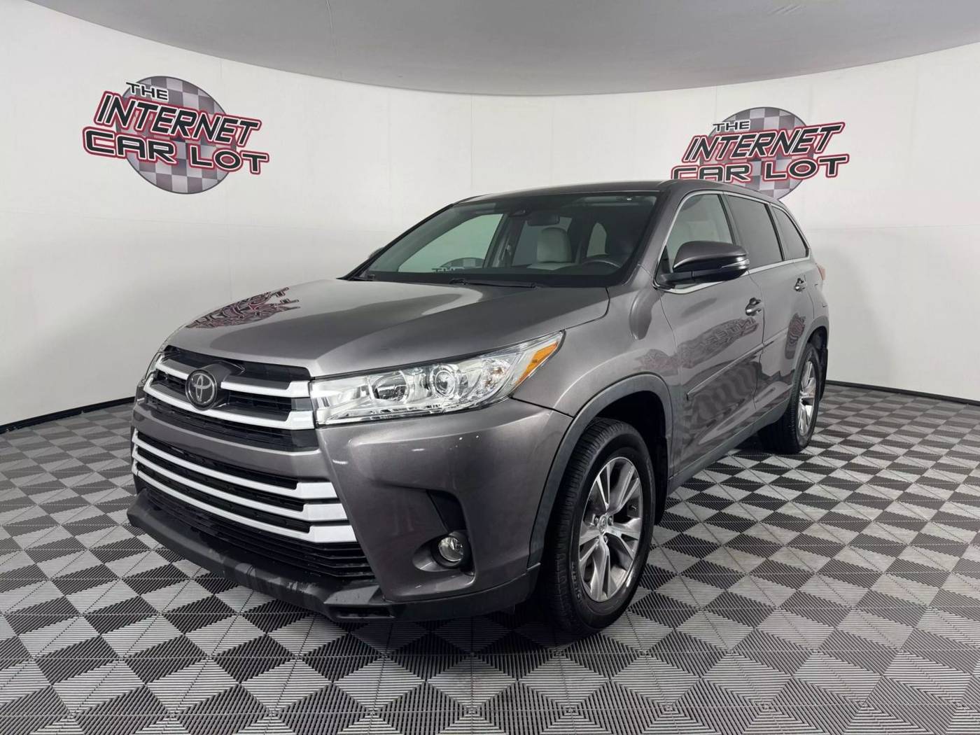 2019 Toyota Highlander LE V6 — SUV — 56,457 mi — Omaha, NE