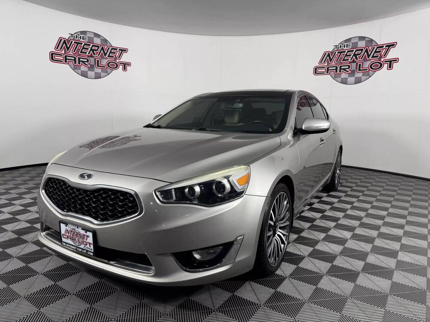 2014 Kia Cadenza Premium — Sedan — 124,579 mi — Omaha, NE