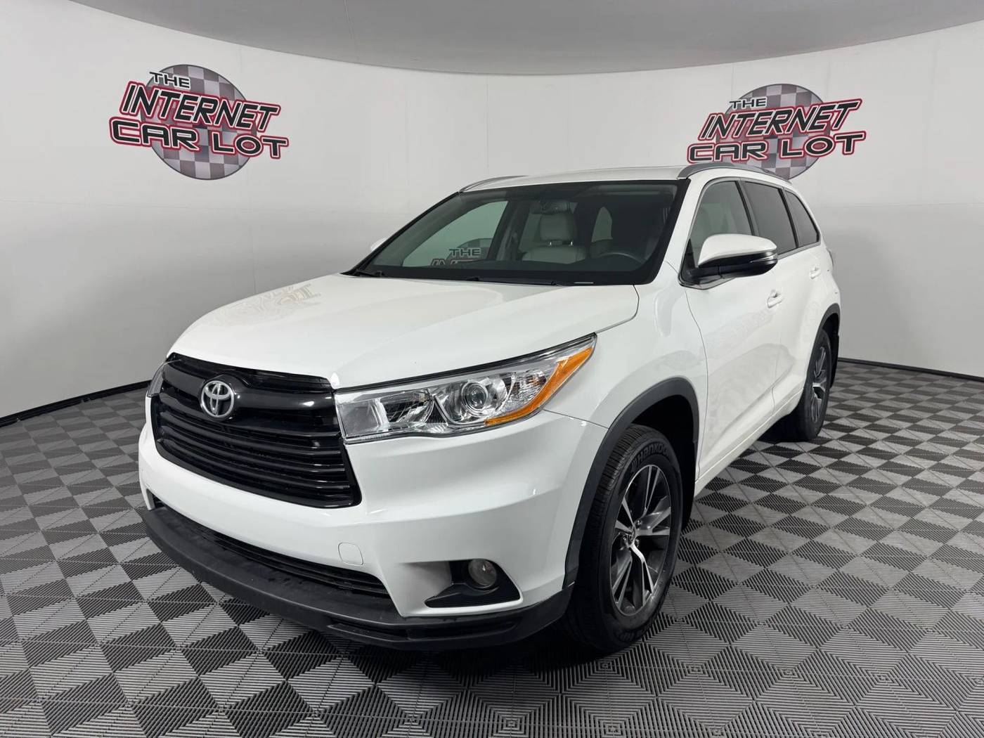 2016 Toyota Highlander XLE — SUV — 69,264 mi — Omaha, NE