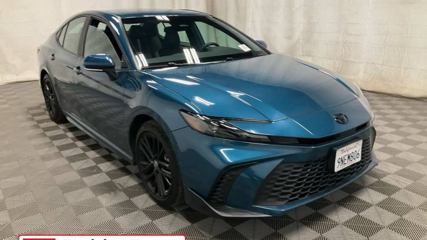 2025 Toyota Camry SE — Sedan — 6,506 mi — West Covina, CA