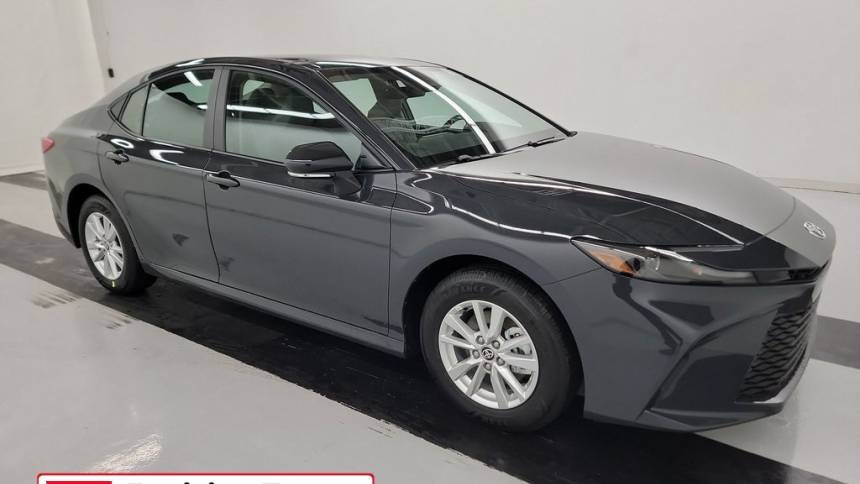 2025 Toyota Camry LE — Sedan — 400 mi — West Covina, CA