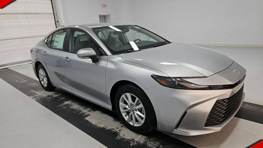 2025 Toyota Camry LE — Sedan — 400 mi — West Covina, CA