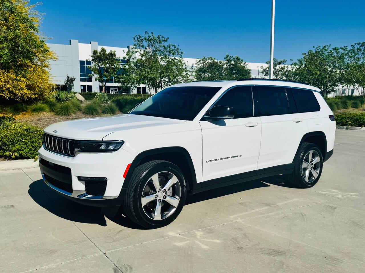 2022 Jeep Grand Cherokee Limited — SUV — 18,550 mi — San Bernardino, CA