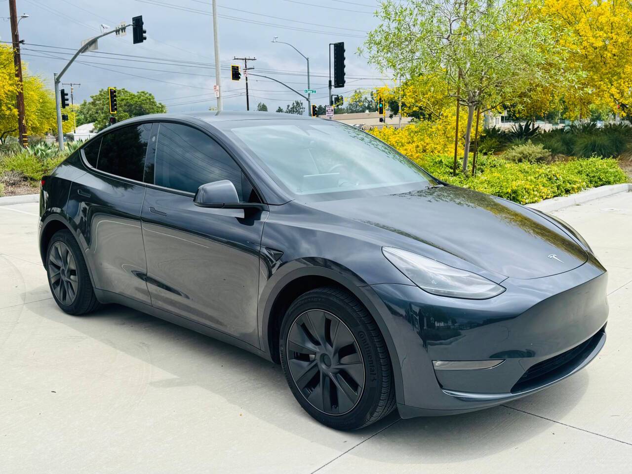 2024 Tesla Model Y Long Range — SUV — 22,810 mi — San Bernardino, CA