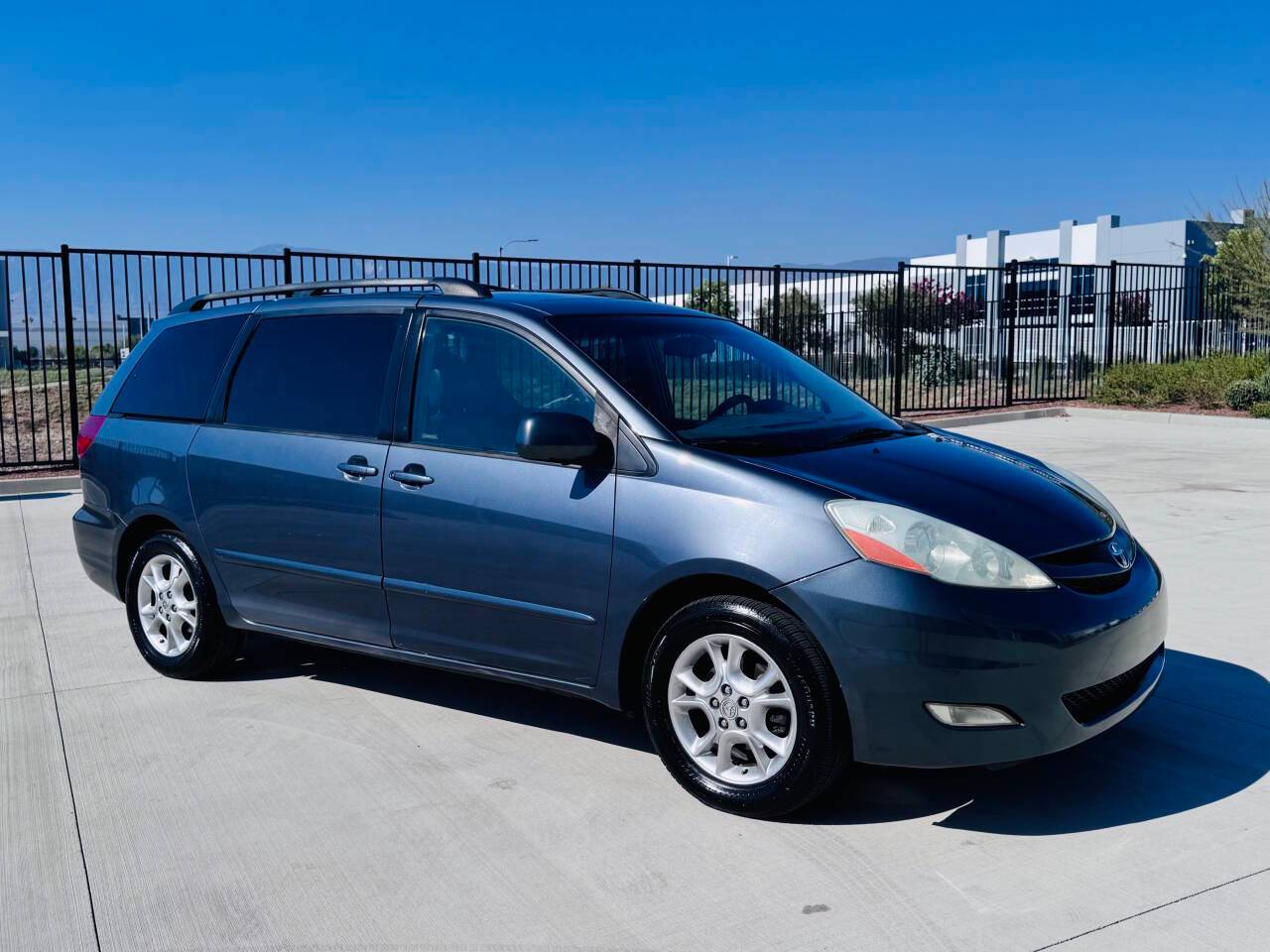 2006 Toyota Sienna XLE — Minivan — 151,102 mi — San Bernardino, CA