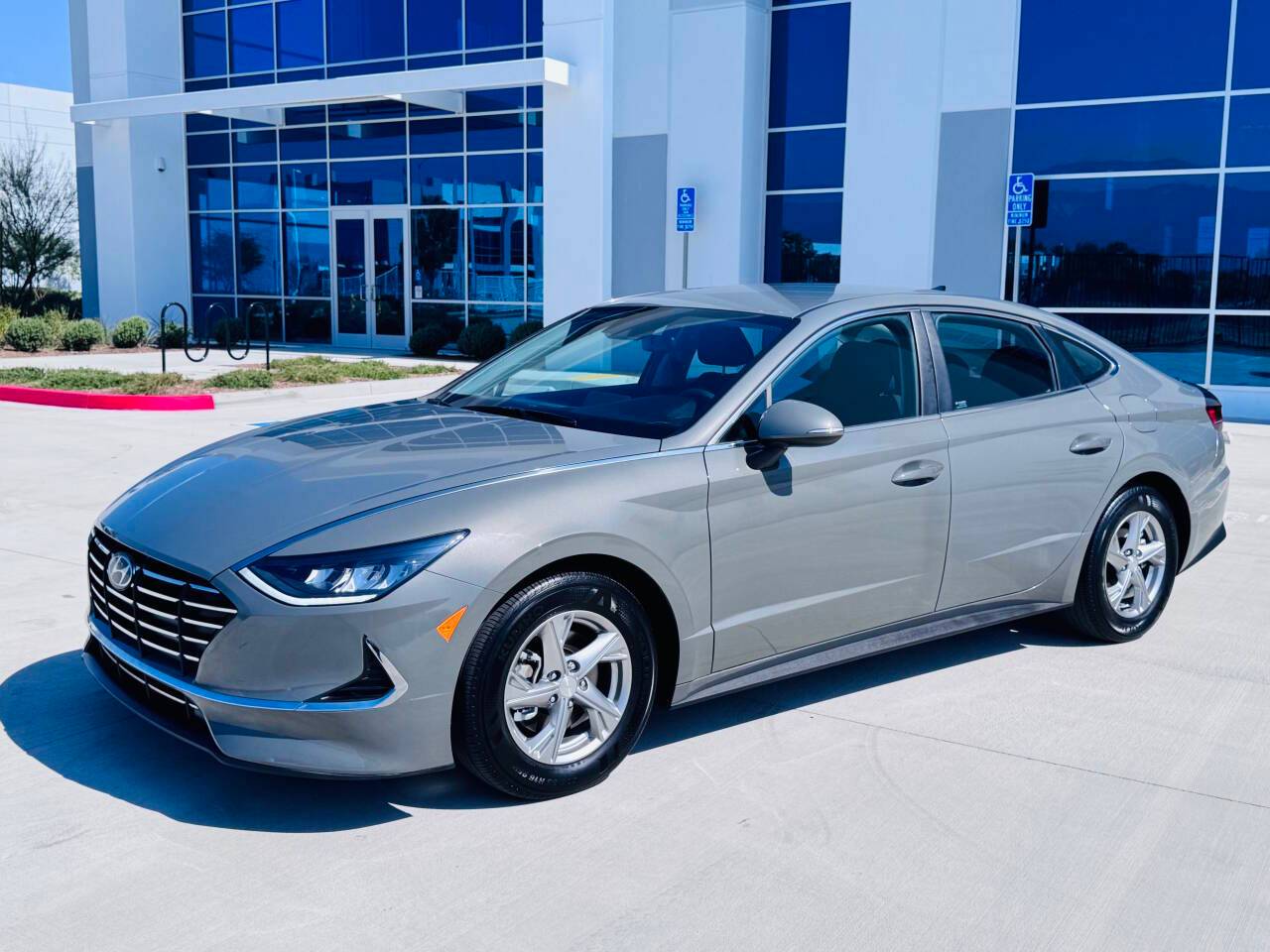 2022 Hyundai Sonata SE — Sedan — 24,751 mi — San Bernardino, CA