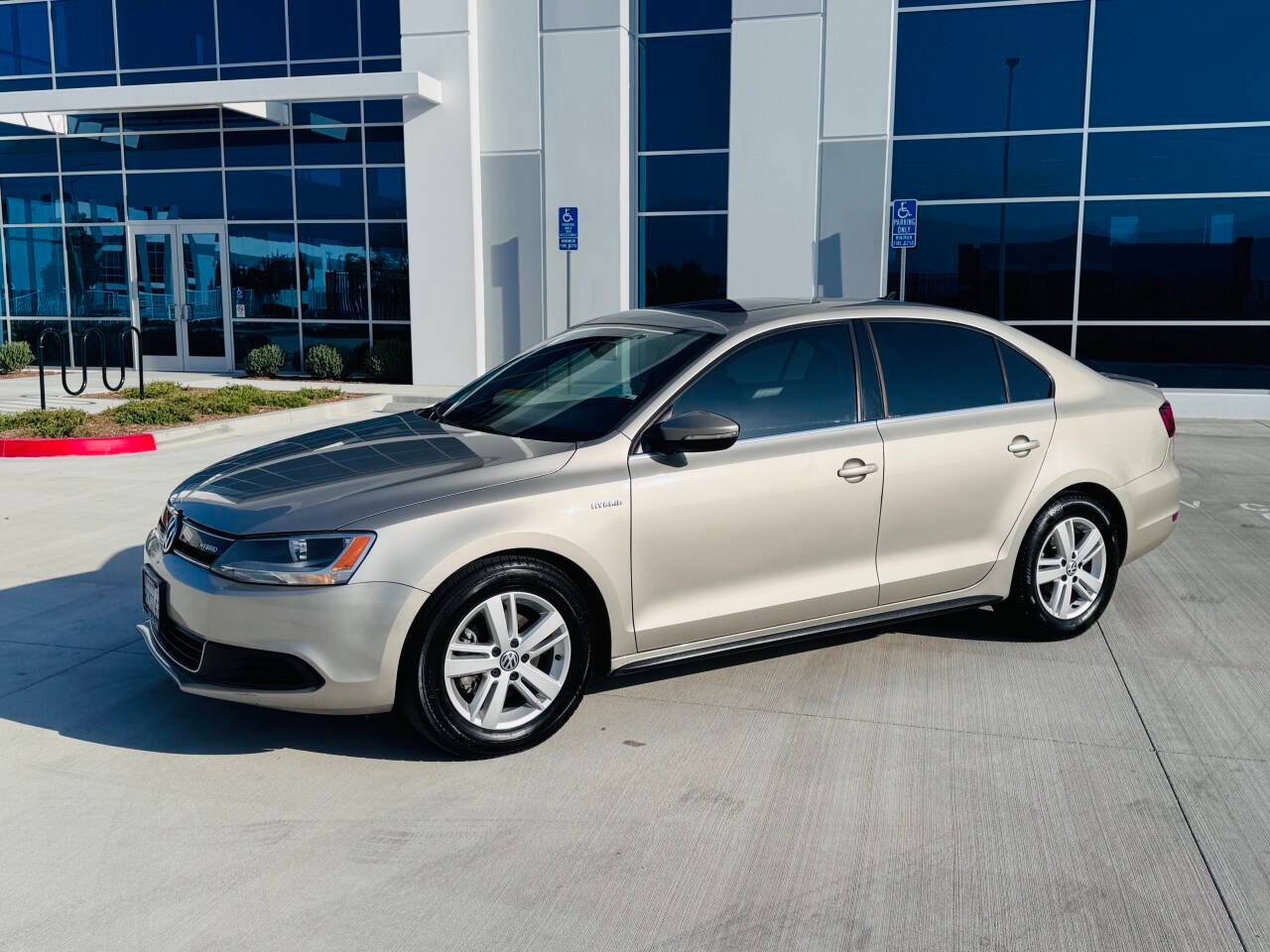 2013 Volkswagen Jetta Hybrid SEL — Sedan — 174,450 mi — San Bernardino, CA