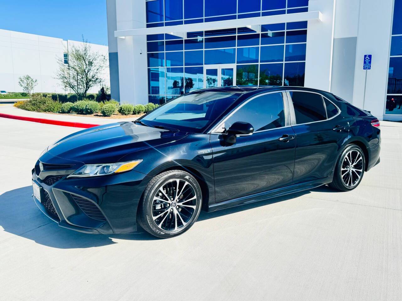 2019 Toyota Camry Hybrid SE — Sedan — 69,677 mi — San Bernardino, CA