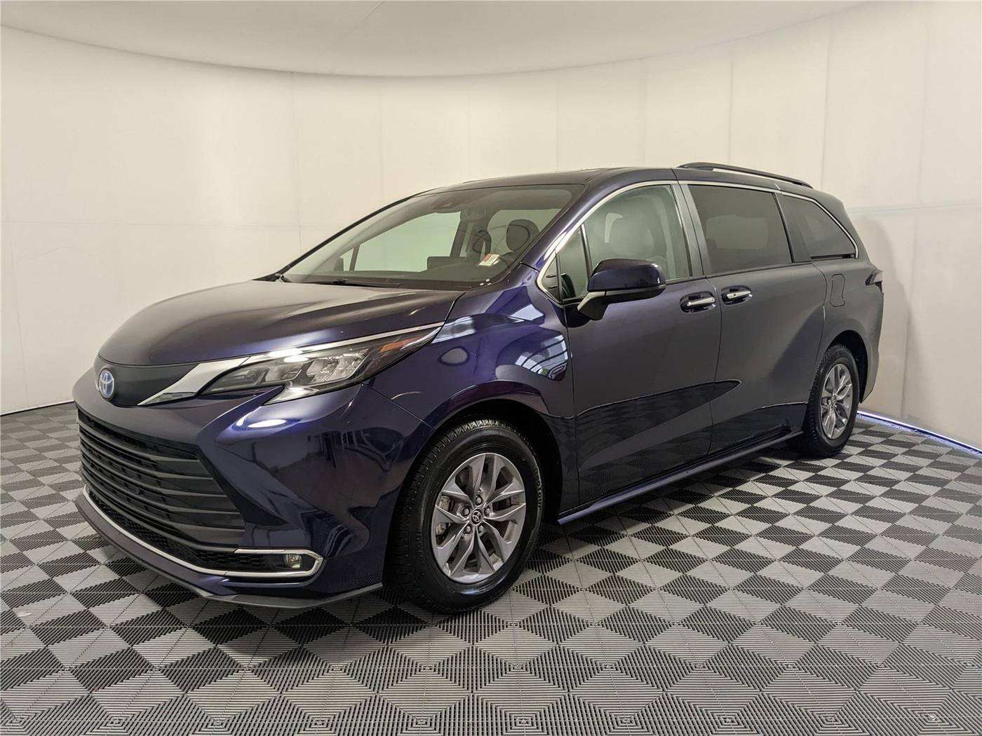 2024 Toyota Sienna XLE — Minivan — 60,041 mi — McDonough, GA