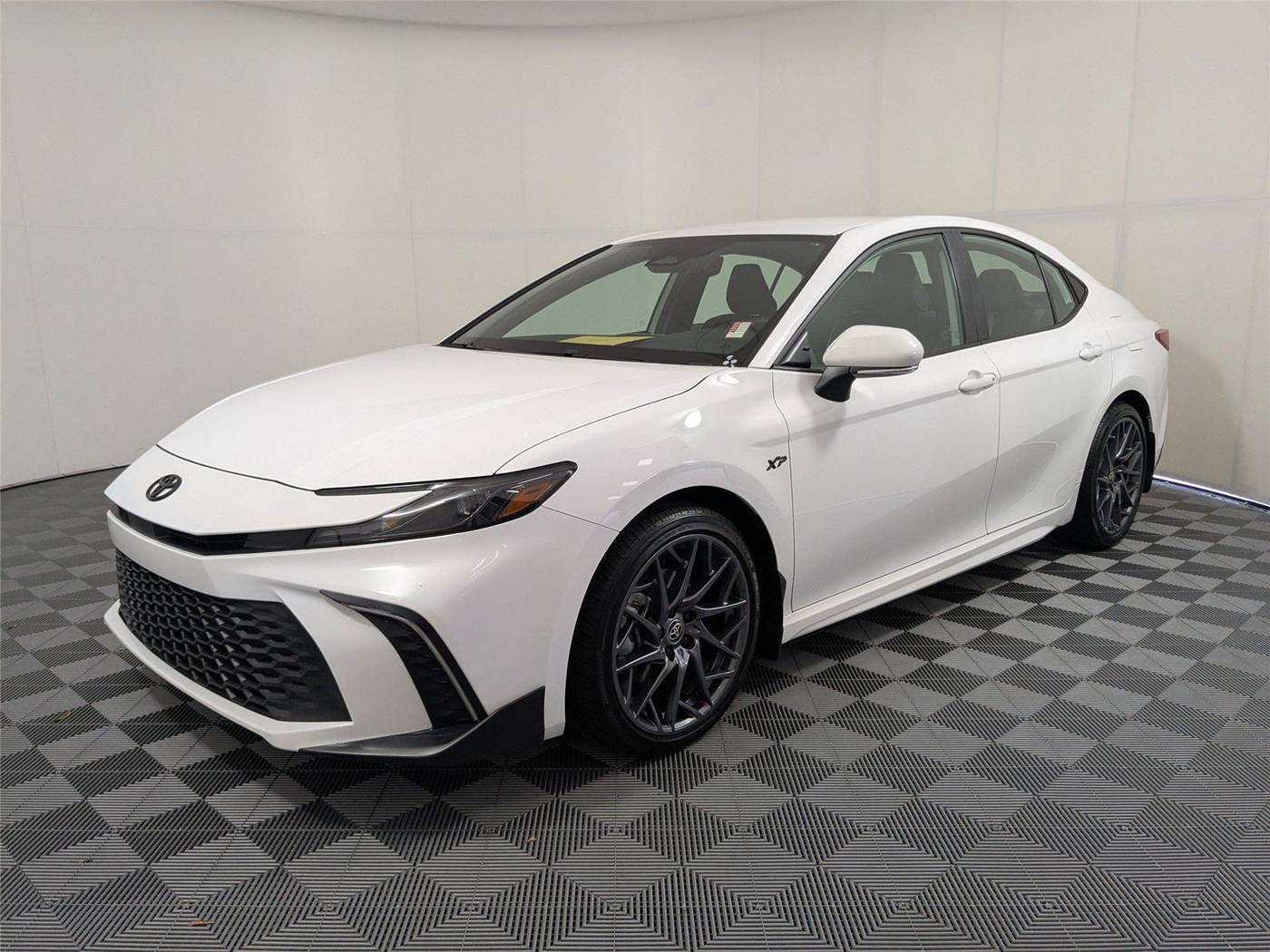2025 Toyota Camry Hybrid SE — Sedan — 452 mi — McDonough, GA