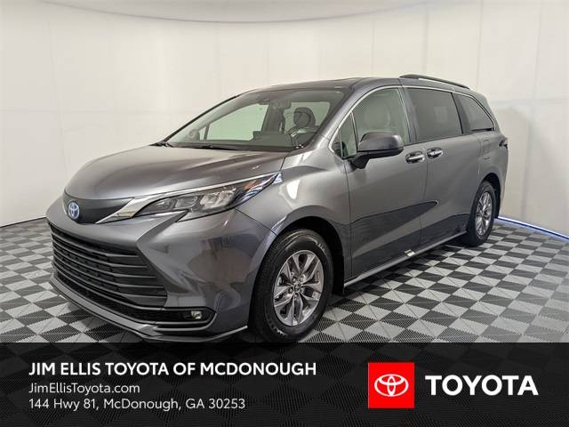 2025 Toyota Sienna XLE — Minivan — 1,856 mi — McDonough, GA