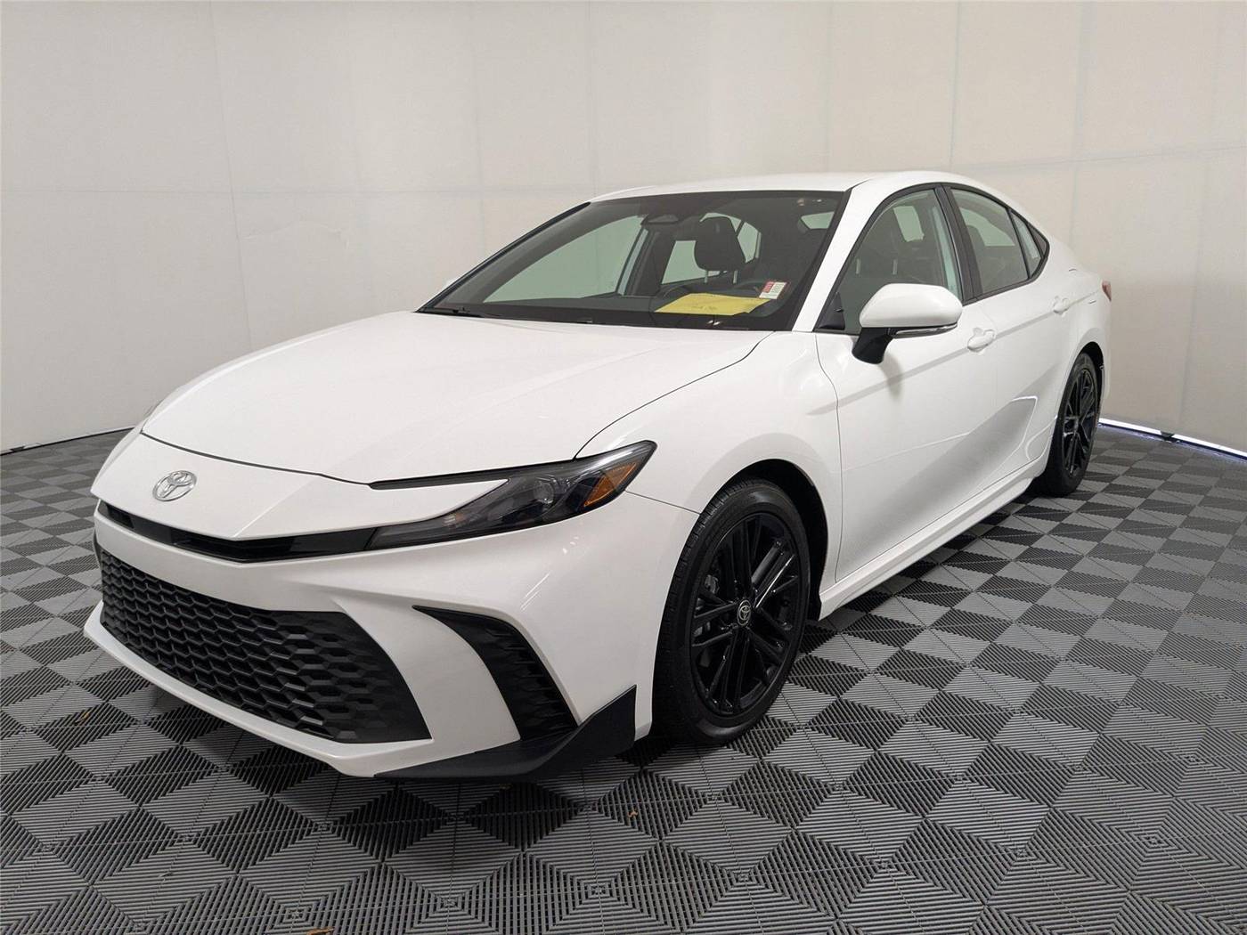 2025 Toyota Camry Hybrid SE — Sedan — 717 mi — McDonough, GA