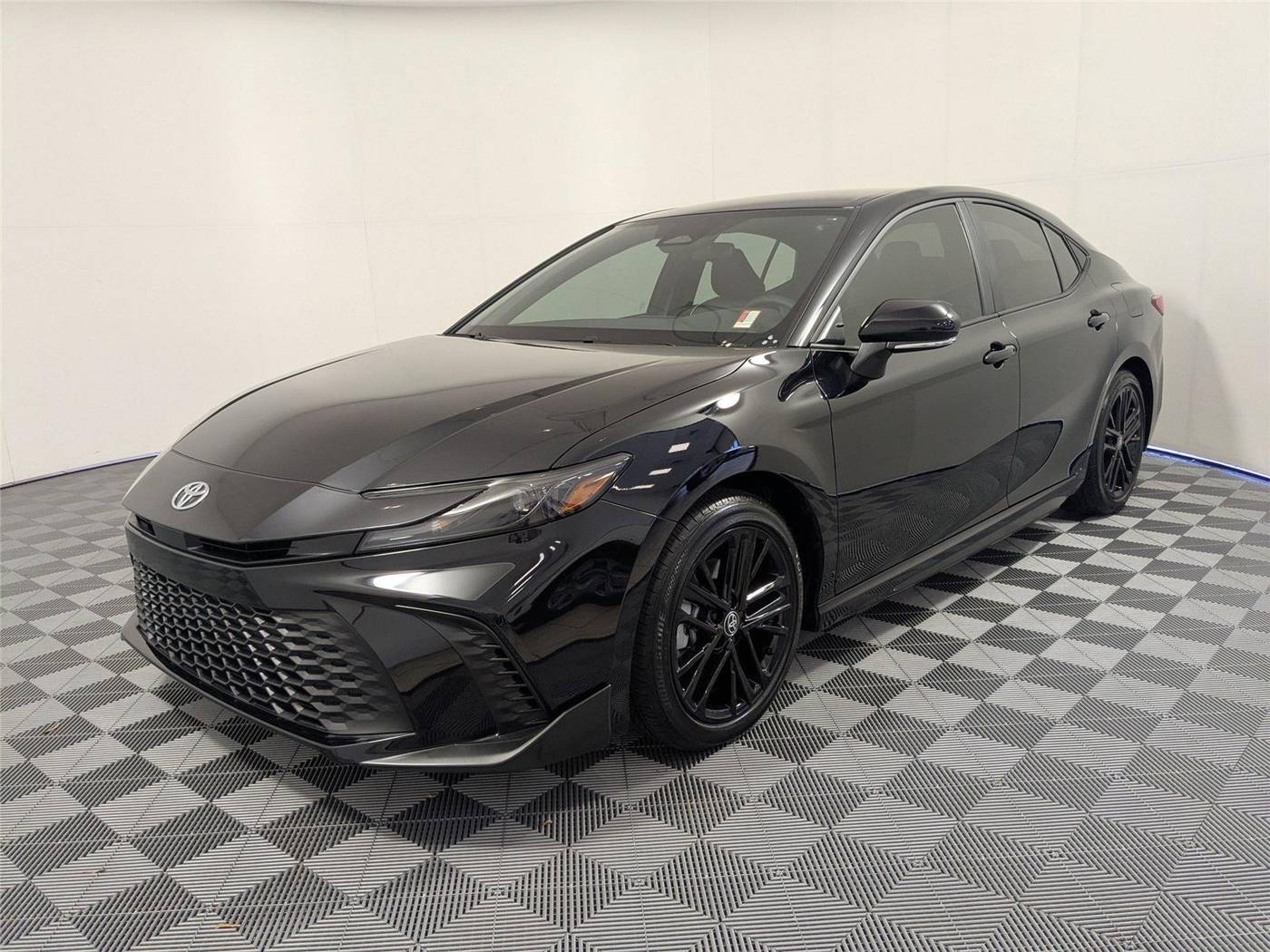 2025 Toyota Camry Hybrid SE — Sedan — 654 mi — McDonough, GA