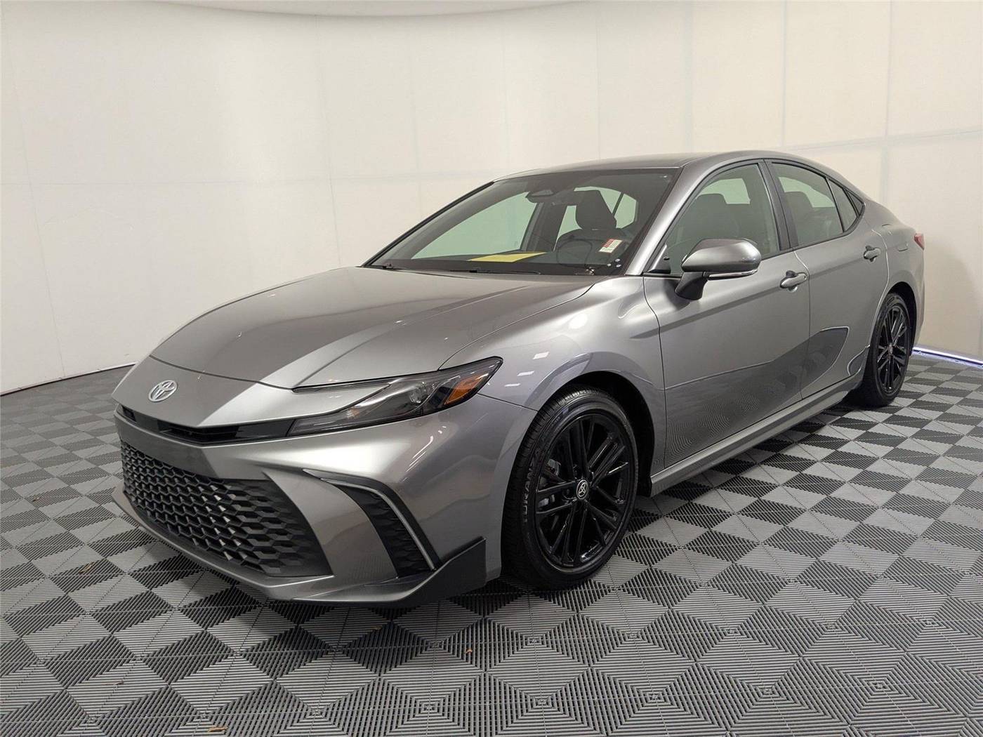 2025 Toyota Camry Hybrid SE — Sedan — 974 mi — McDonough, GA