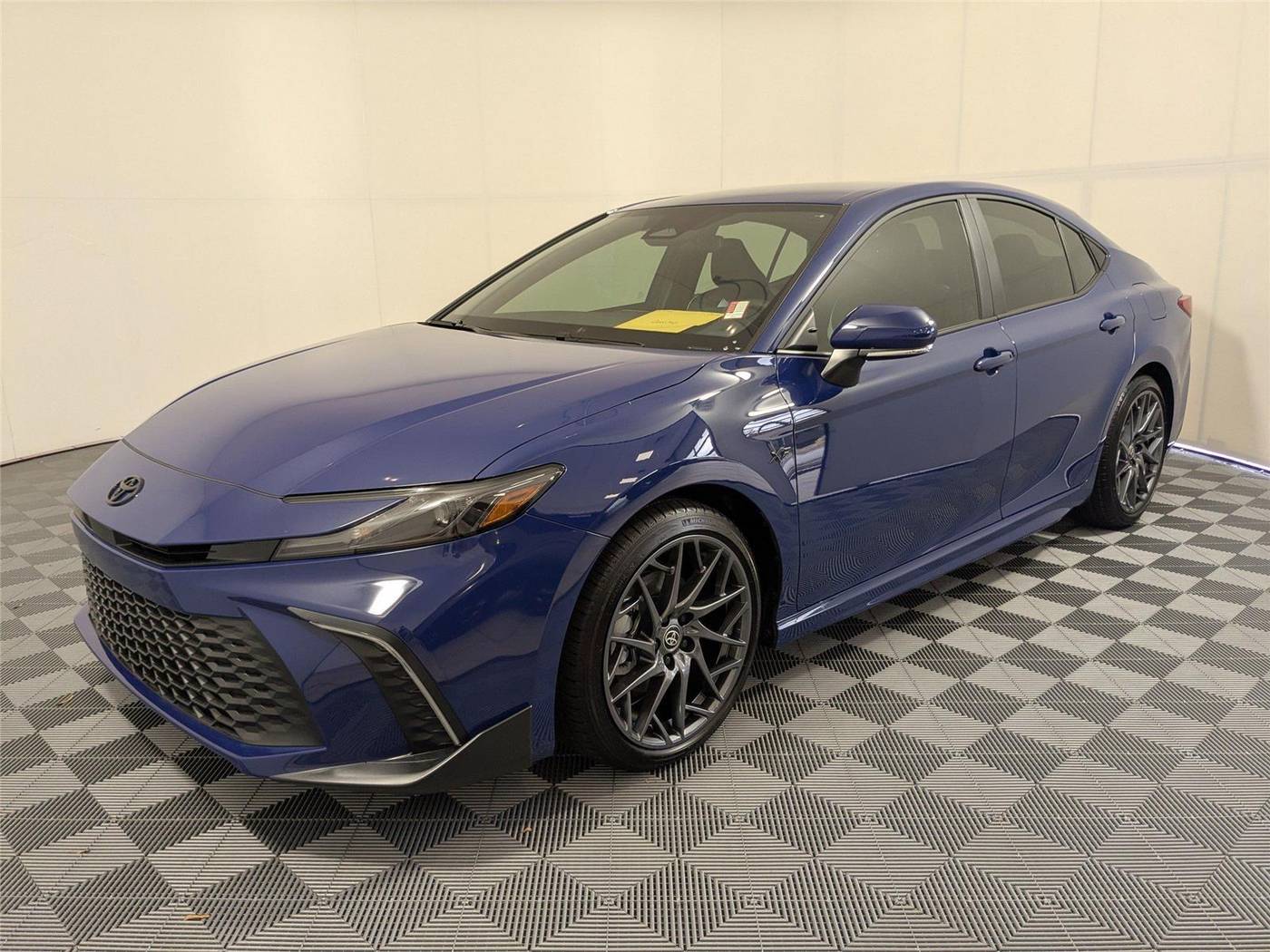 2025 Toyota Camry Hybrid SE — Sedan — 169 mi — McDonough, GA