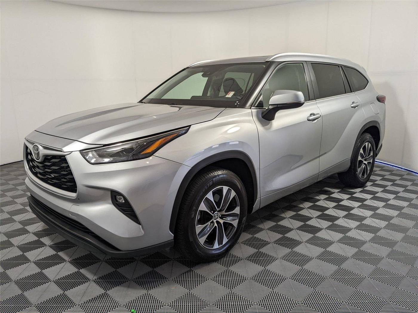 2024 Toyota Highlander LE — SUV — 24,360 mi — McDonough, GA