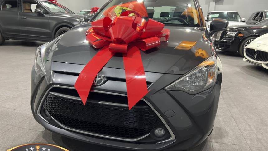 2020 Toyota Yaris Hatchback LE