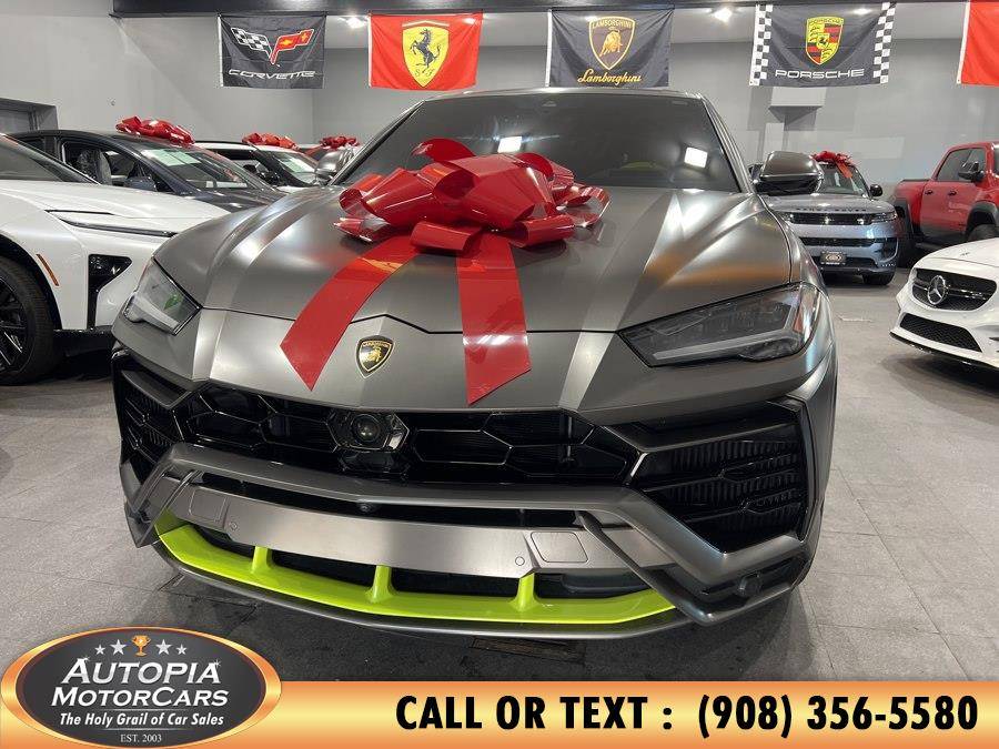 2022 Lamborghini Urus Standard