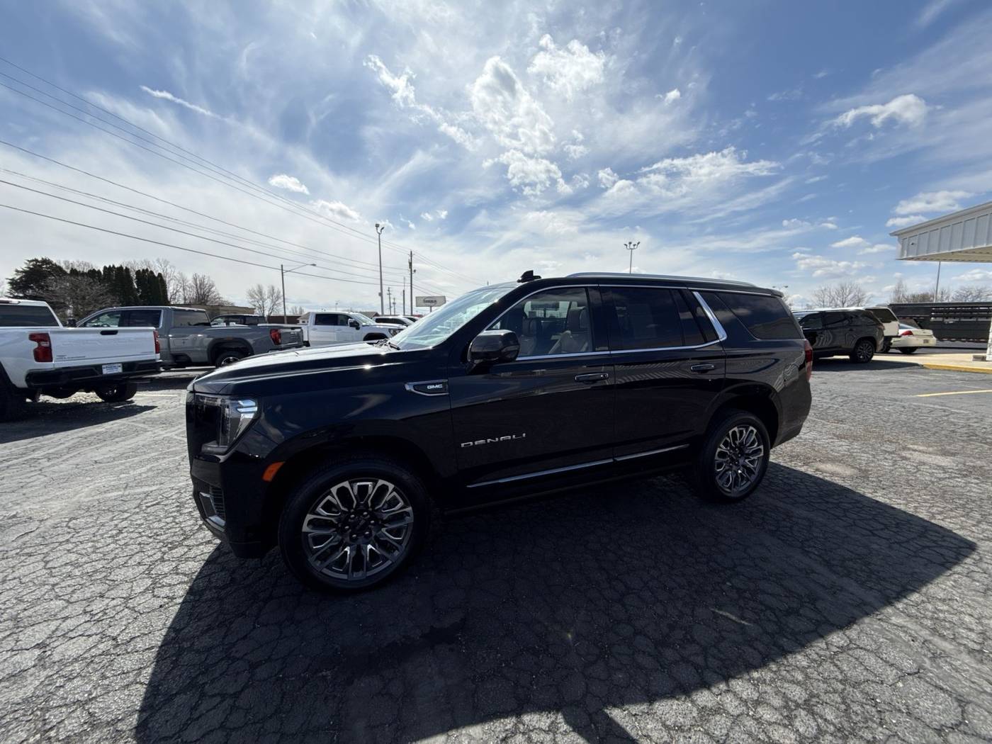 2023 GMC Yukon Denali Ultimate — SUV — 42,826 mi — London, OH