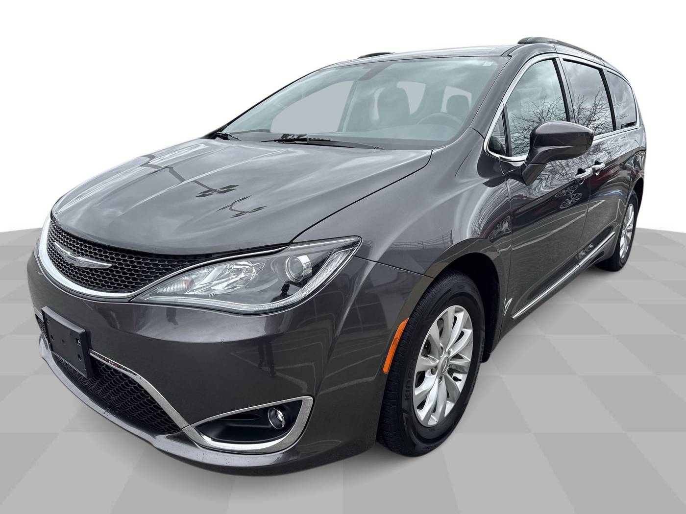 2017 Chrysler Pacifica Touring L — Minivan — 108,412 mi — Perrysburg, OH