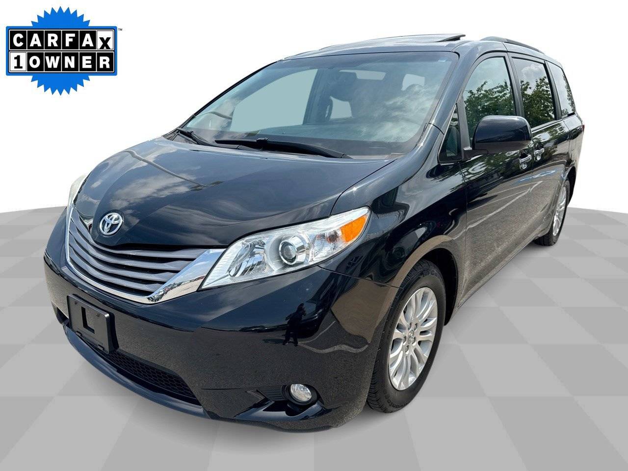 2017 Toyota Sienna XLE — Minivan — 111,945 mi — Perrysburg, OH