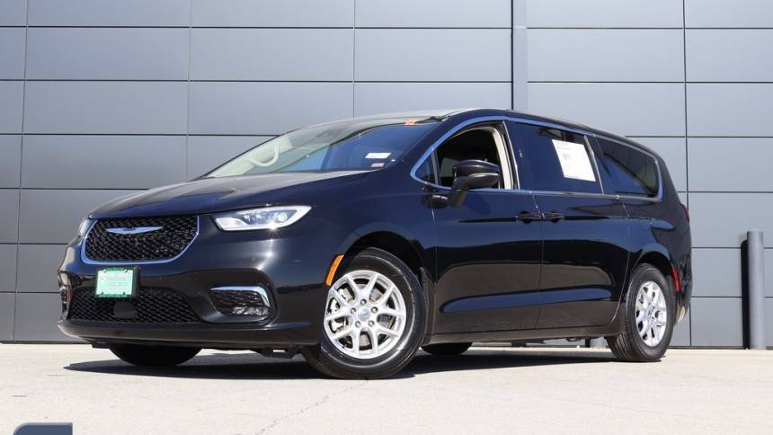 2023 Chrysler Pacifica Touring L — Minivan — 61,945 mi — Ozark, MO