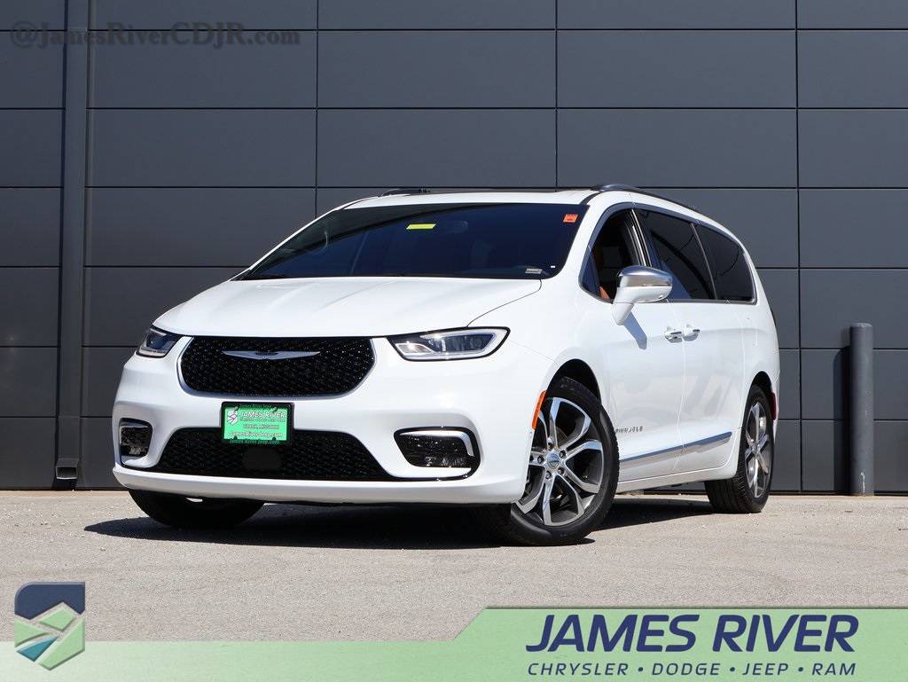 2024 Chrysler Pacifica Pinnacle — Minivan — 2,219 mi — Ozark, MO