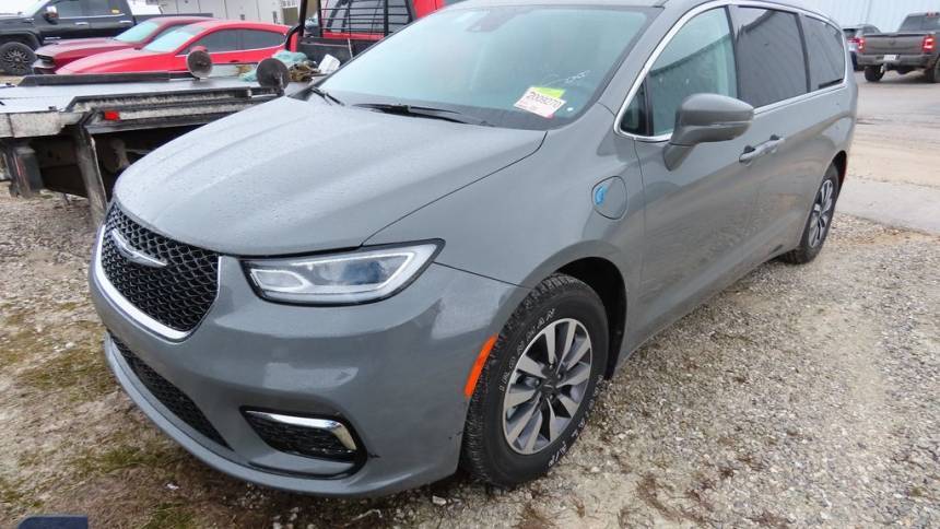 2022 Chrysler Pacifica Hybrid Touring L — Minivan — 98,647 mi — Ozark, MO