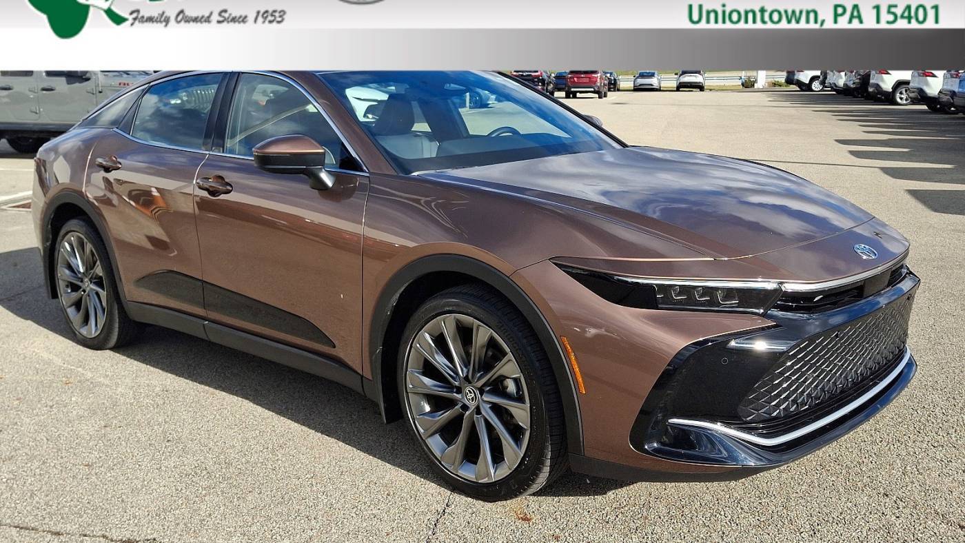 2025 Toyota Crown Limited — Sedan — 7,587 mi — Uniontown, PA