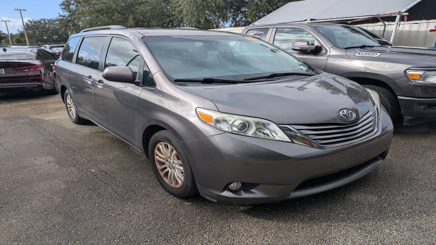 2015 Toyota Sienna XLE — Minivan — 70,672 mi — Longwood, FL