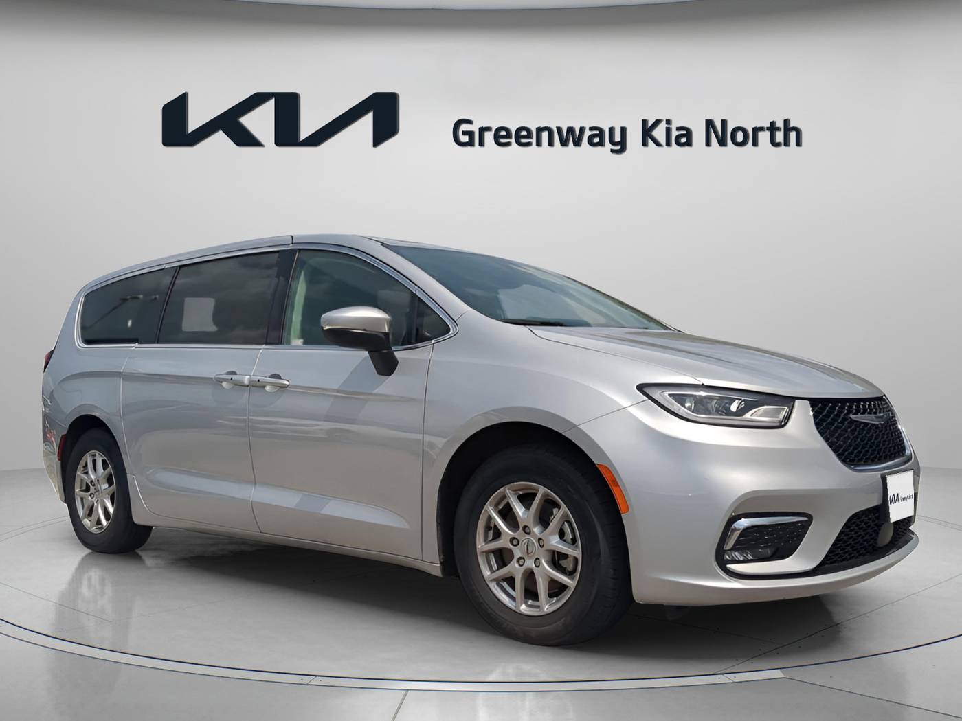2023 Chrysler Pacifica Touring L — Minivan — 70,066 mi — Longwood, FL