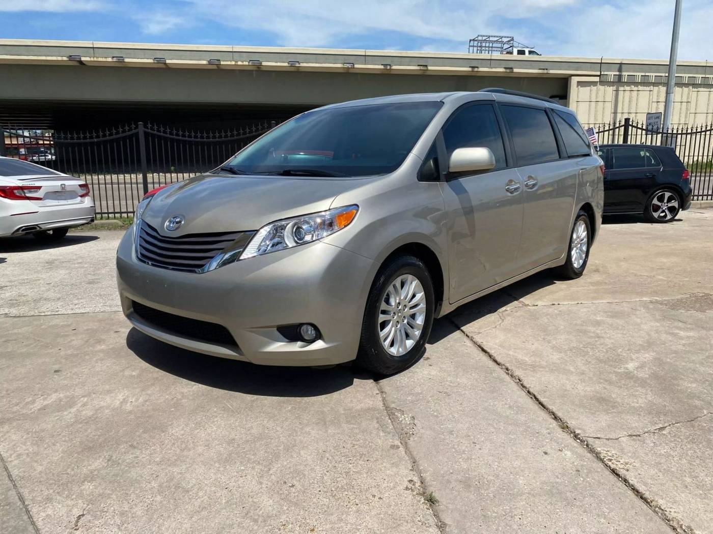 2015 Toyota Sienna XLE — Minivan — 96,591 mi — Houston, TX