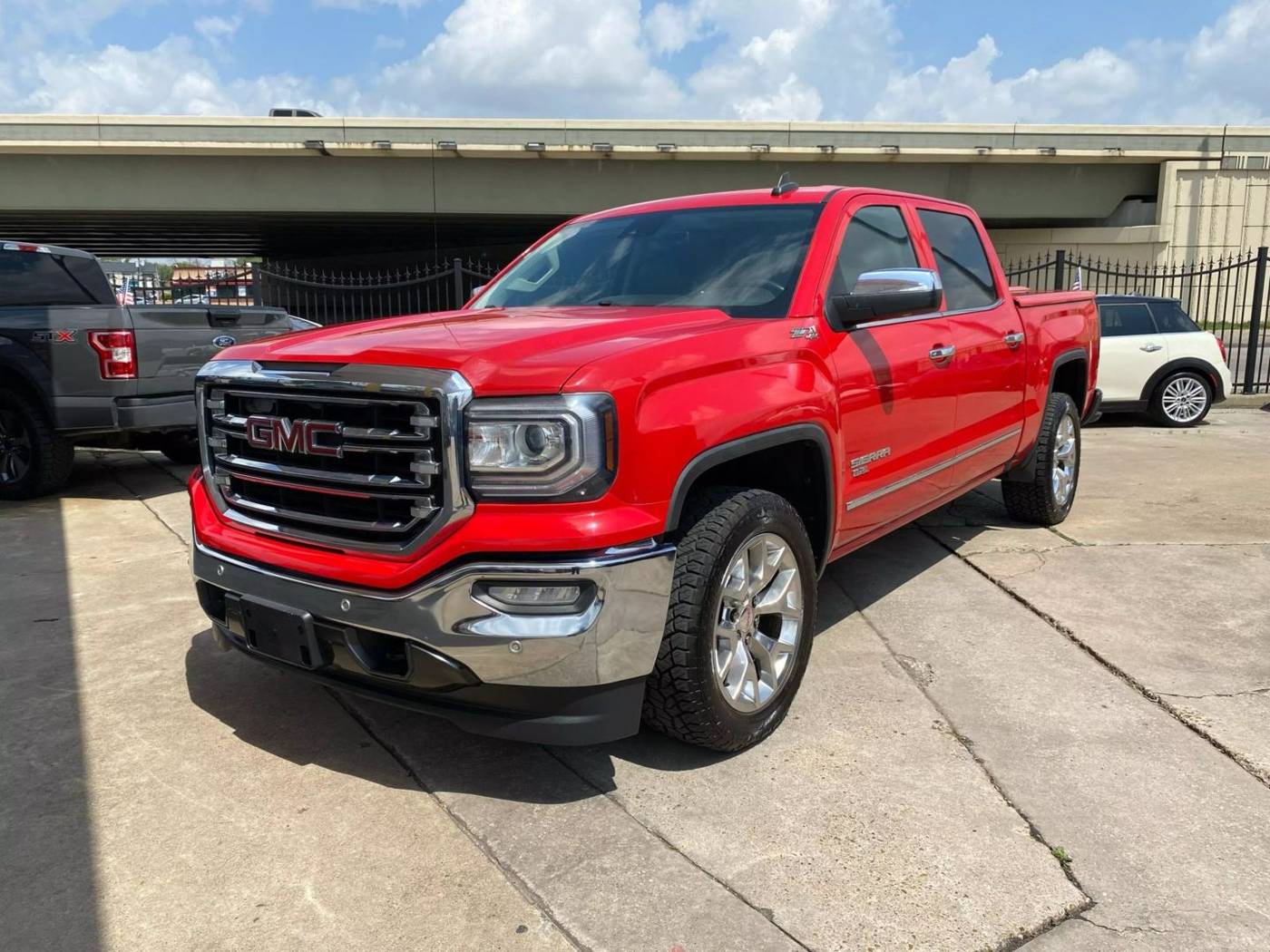 2017 GMC Sierra 1500 SLT — Pickup Truck — 141,912 mi — Houston, TX