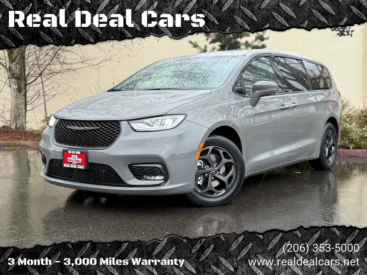 2022 Chrysler Pacifica Hybrid Touring L — Minivan — 76,742 mi — Everett, WA