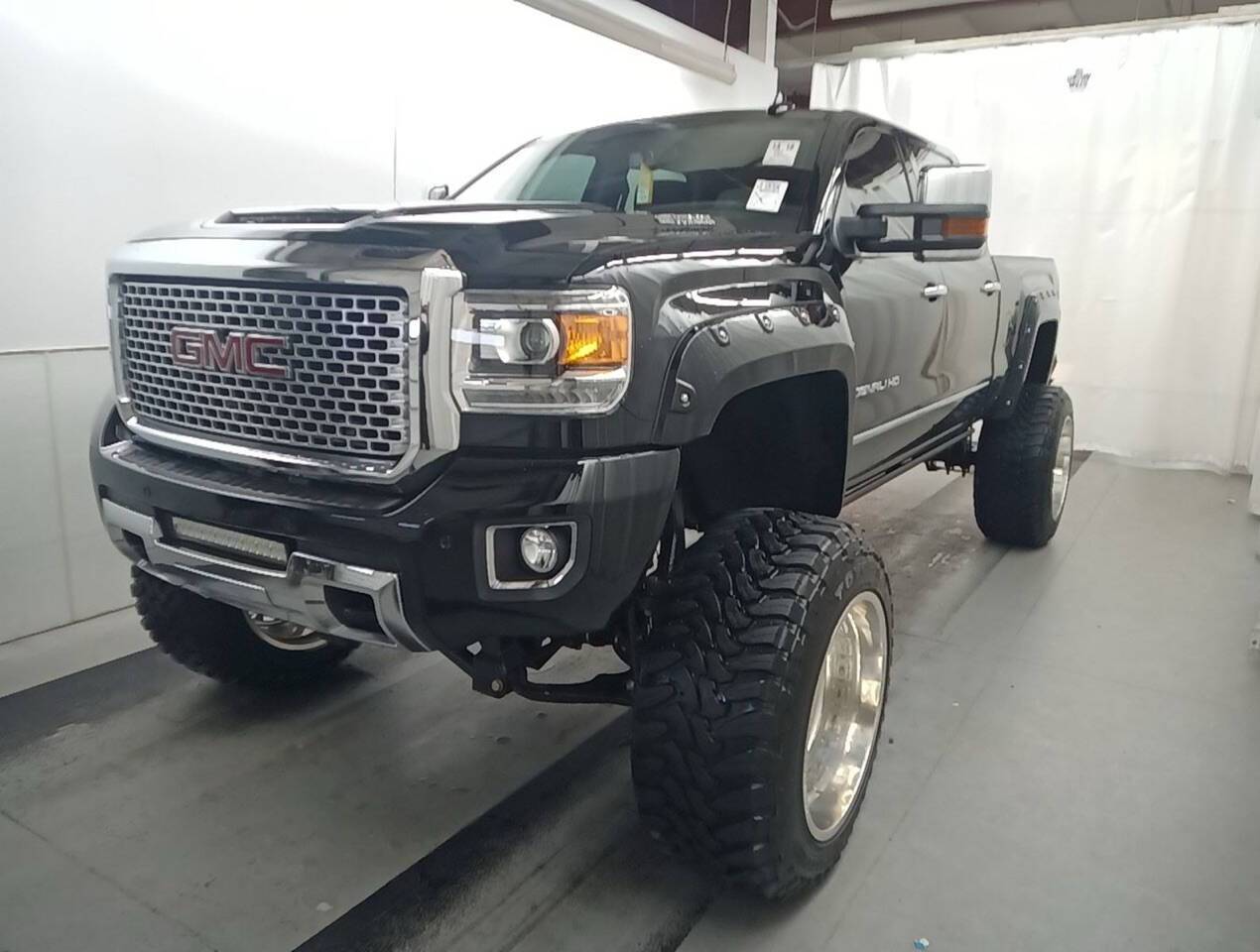2017 GMC Sierra 3500HD Denali — Pickup Truck — 3,920 mi — Everett, WA
