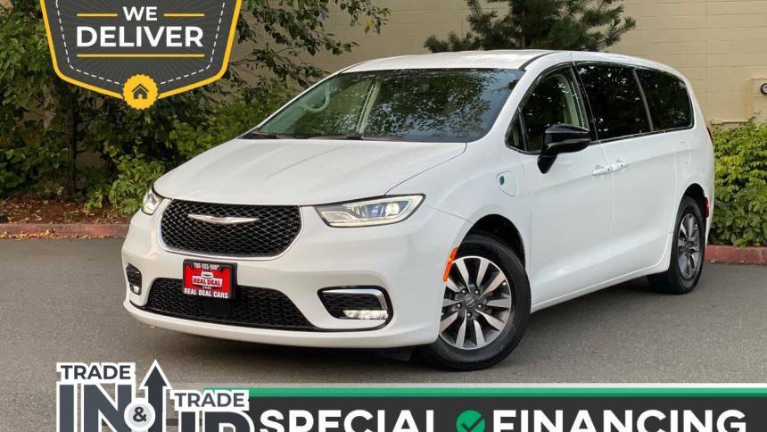 2024 Chrysler Pacifica Hybrid Select — Minivan — 8,402 mi — Everett, WA