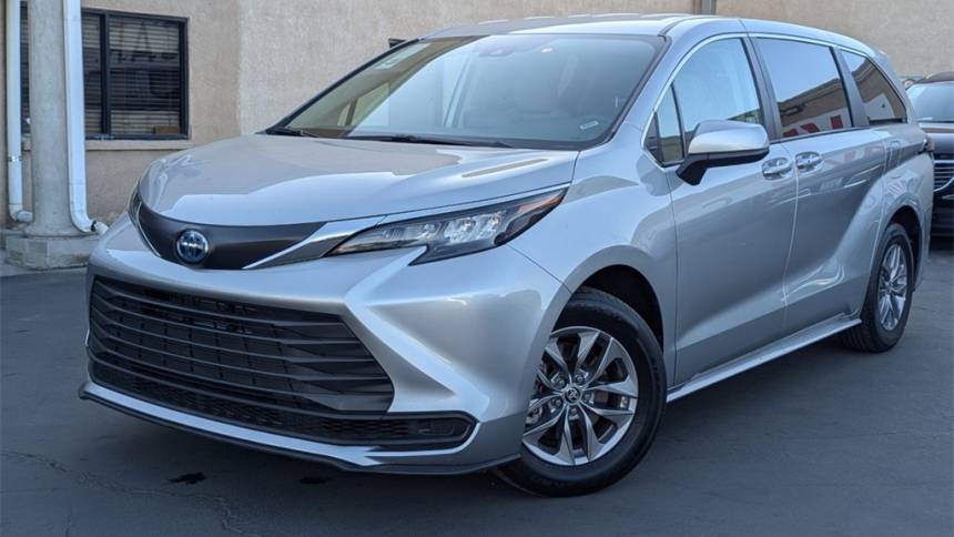2024 Toyota Sienna LE — Minivan — 30,534 mi — Colton, CA