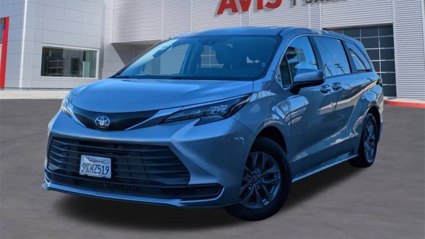 2024 Toyota Sienna LE — Minivan — 29,533 mi — Colton, CA