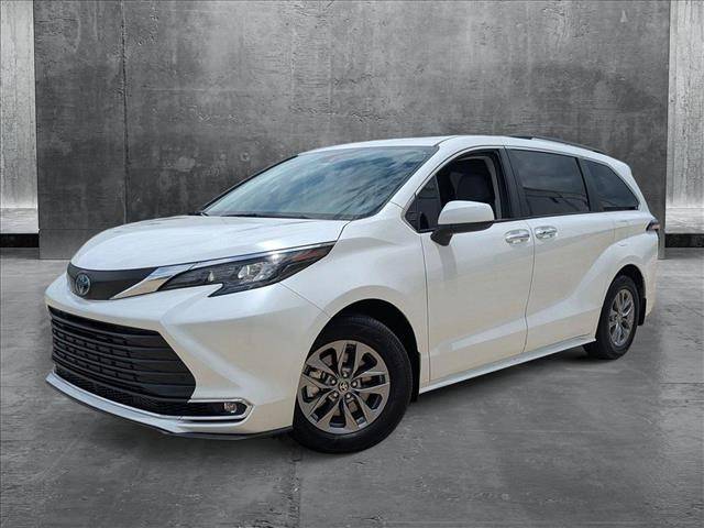 2024 Toyota Sienna XLE — Minivan — 5,273 mi — Winter Park, FL