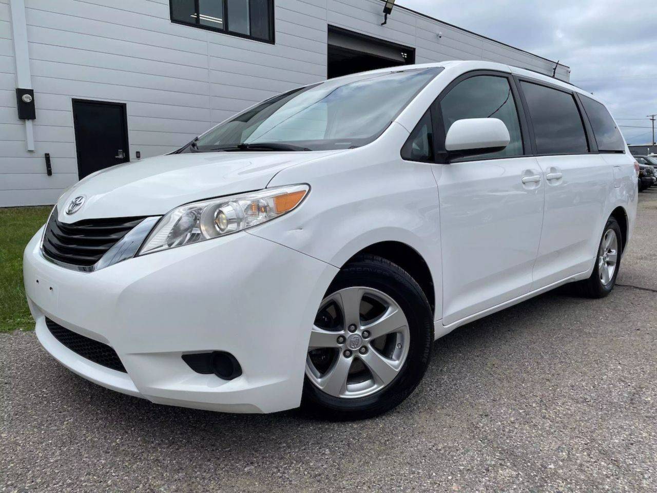 2013 Toyota Sienna LE — Minivan — 133,247 mi — Oak Park, MI