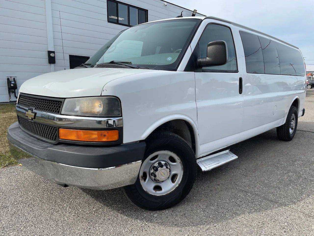 2013 Chevrolet Express Passenger LT — Passenger Van — 176,711 mi — Oak Park, MI